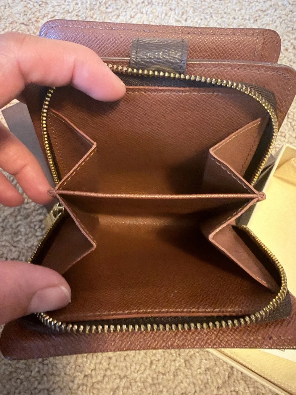 LOUIS VUITTON